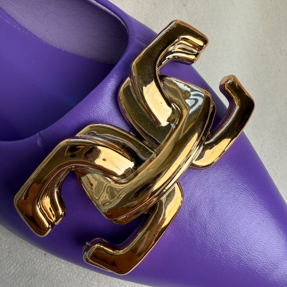 Purple pointy flat shoes with gold plastic chain detail Size US 8.5 (China 40) - Picture 3 of 14